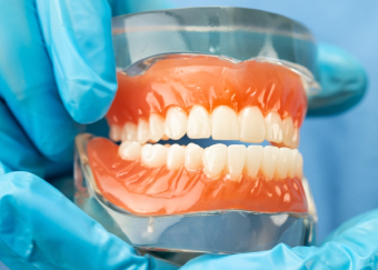 dental-implants-vs-dentures